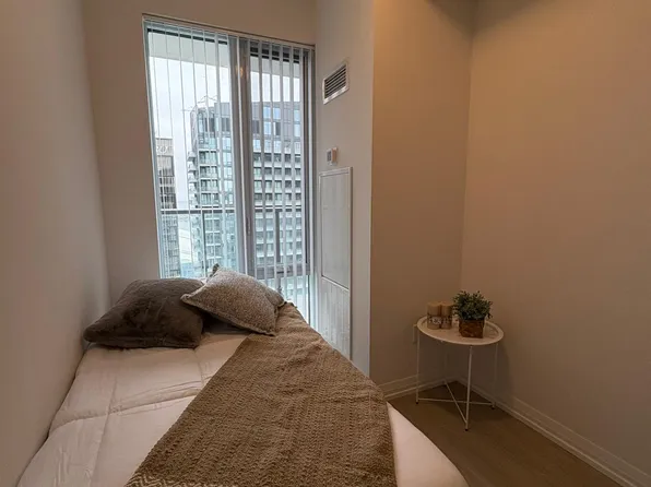 8 Widmer St #888, Toronto, ON M5V 0W6