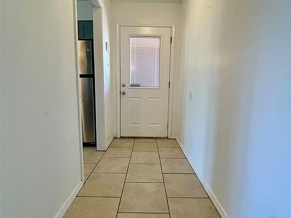 5th image of 1003 Four Seasons Dr