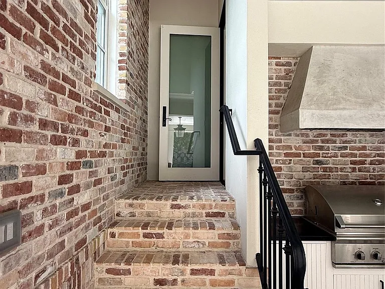 2506 Blue Bonnet Blvd — Photo 2