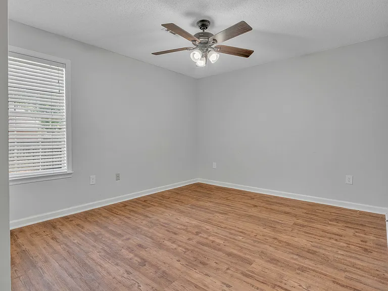 3933 Oak Forest Dr — Photo 22