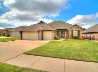 2528 SE 11th St, Moore, OK 73160