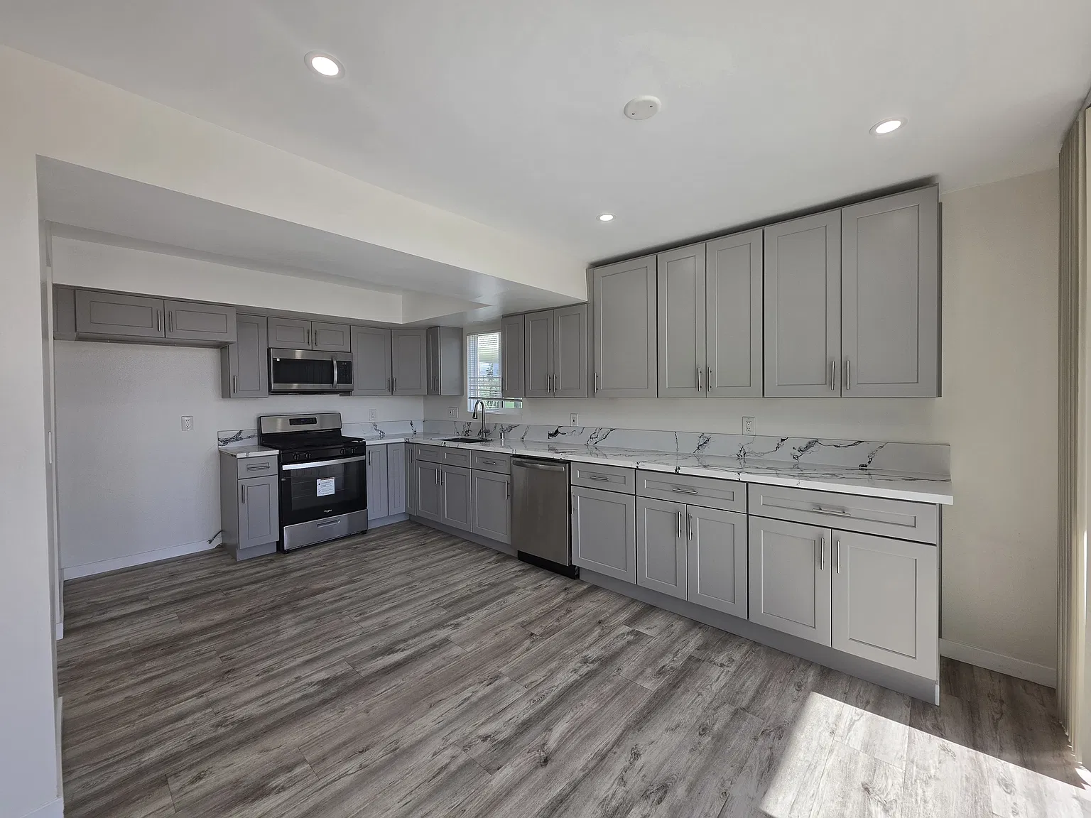 1 bed, 837 sqft, $2,500 — Photo 1
