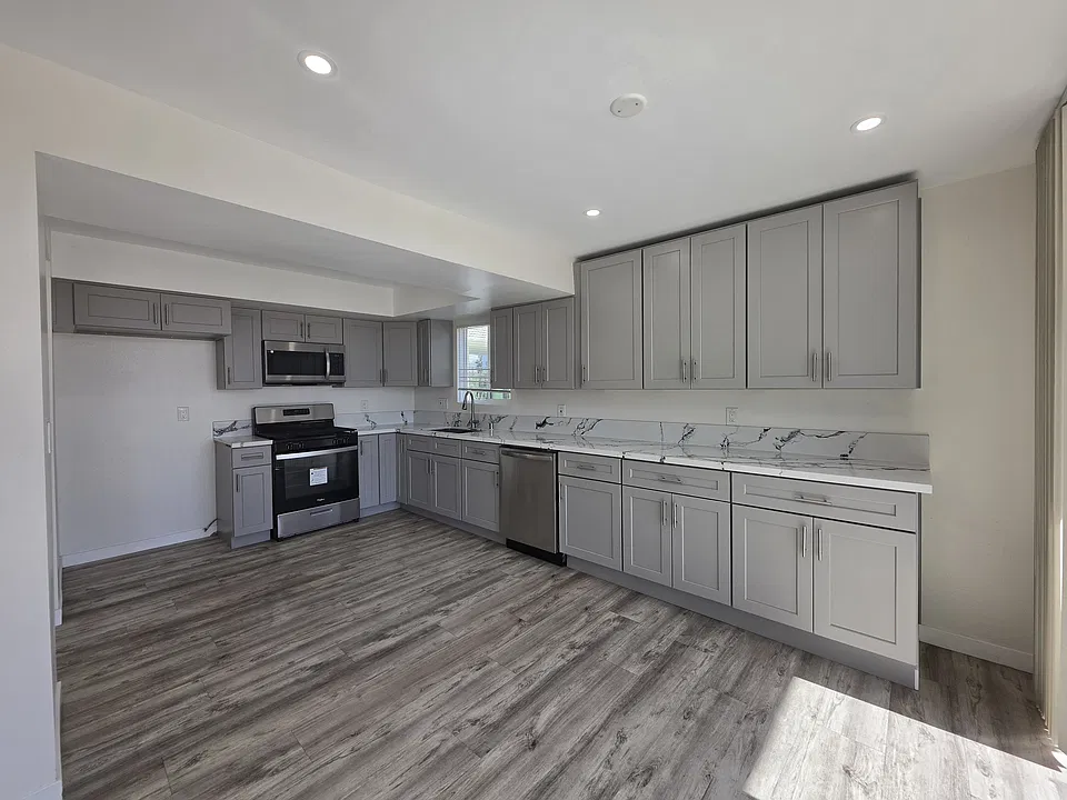 626 N Isabel St #302