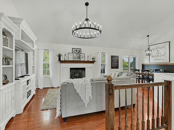 3rd image of 1918 N Covington Ct