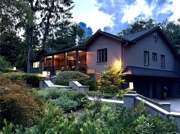 5 Busbee Rd, Asheville, NC 28803