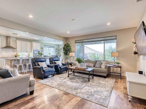 3rd image of 802 Lazy Creek Dr