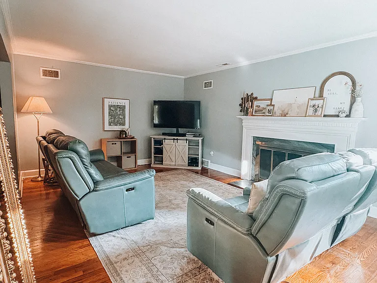 909 SE Greenville Blvd — Photo 4