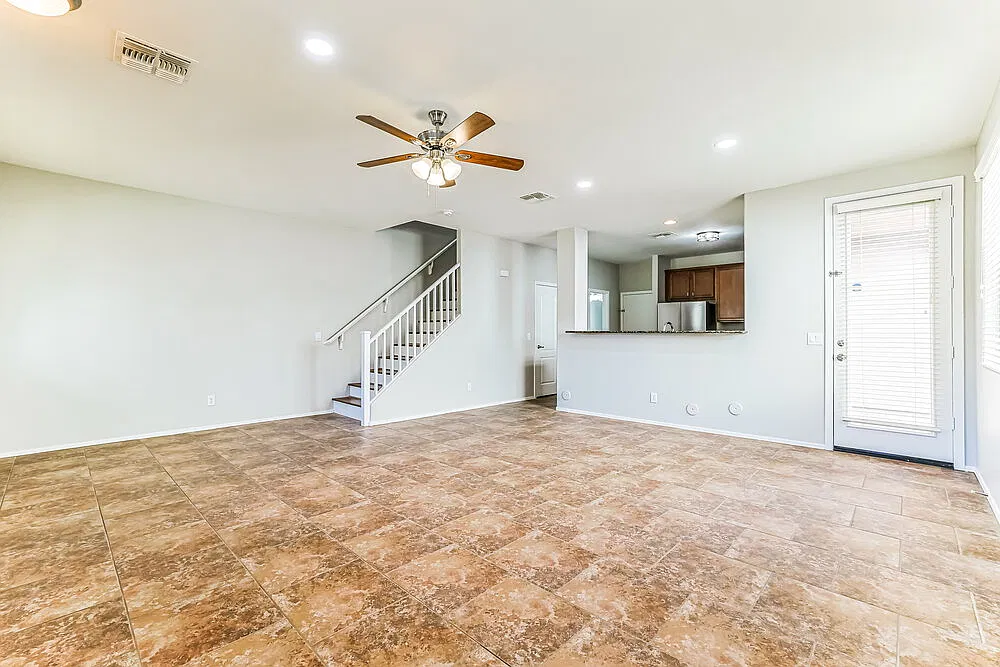 3 bed, 3.0 bath, 1622 sqft, $2,255 — Photo 4