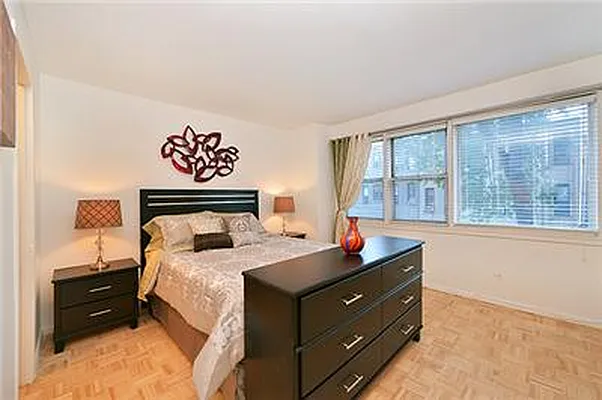 Sold by R New York | media 6