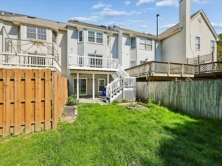 6630 Commodore Ct — Photo 35