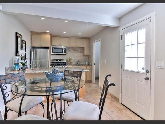 3rd image of 207 Oakland Ave APT 3