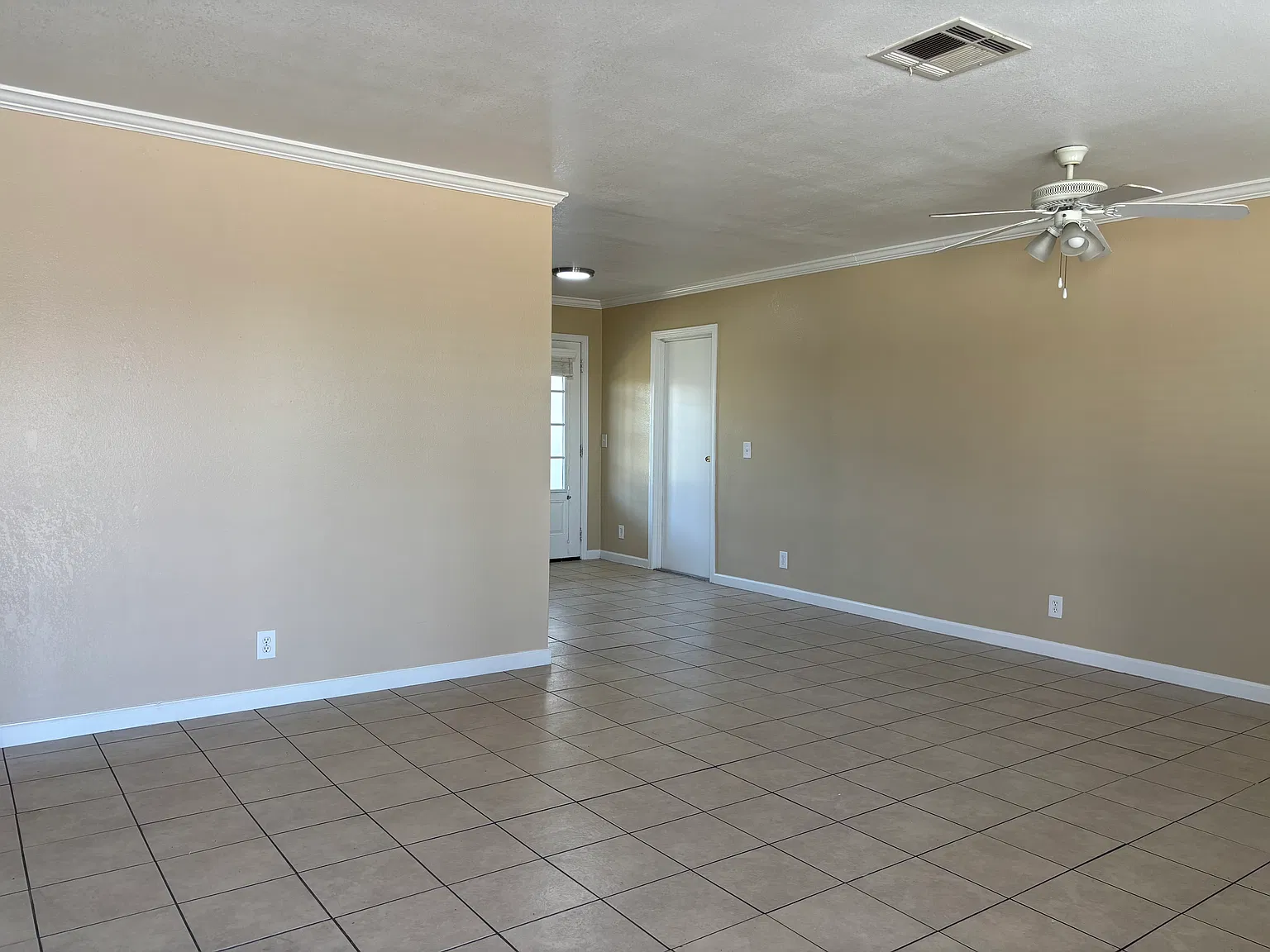 2 bed, 850 sqft, $1,475 — Photo 1