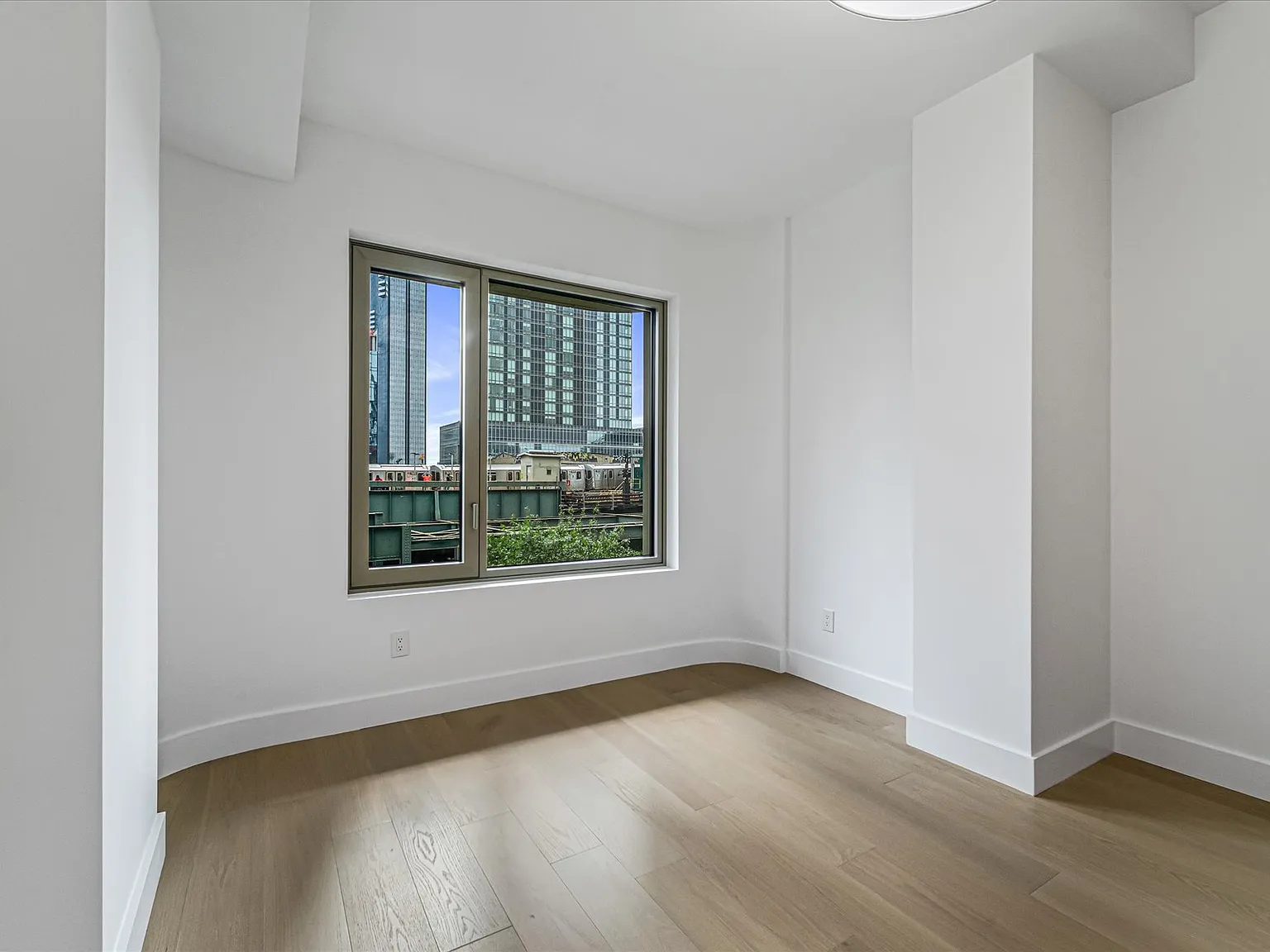 24-01 Queens Plaza North — Photo 4