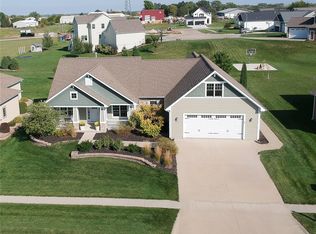 1816 W 3rd St, Pella, IA 50219