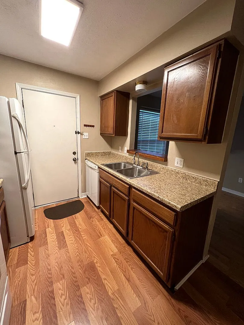 Bossier Townhome Available! — Photo 3