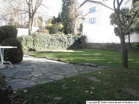 3rd image of 1078 Victory Blvd