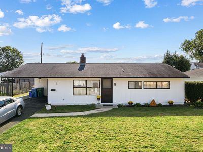 28 Old Pond Rd, Levittown, PA, 19057