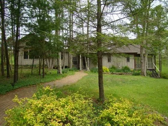21240 Sterling Rd photo 1
