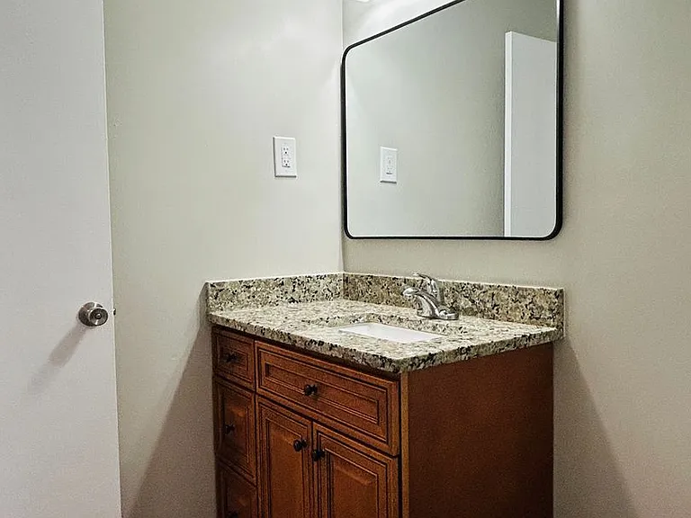 513 Toombs St — Photo 18