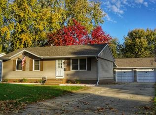 322 Rowe Dr, Bloomington, IL 61701
