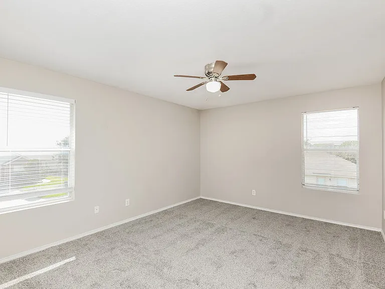1101 Maplewood Ln — Photo 12