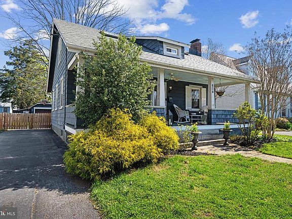 2nd image of 604 College Ave
