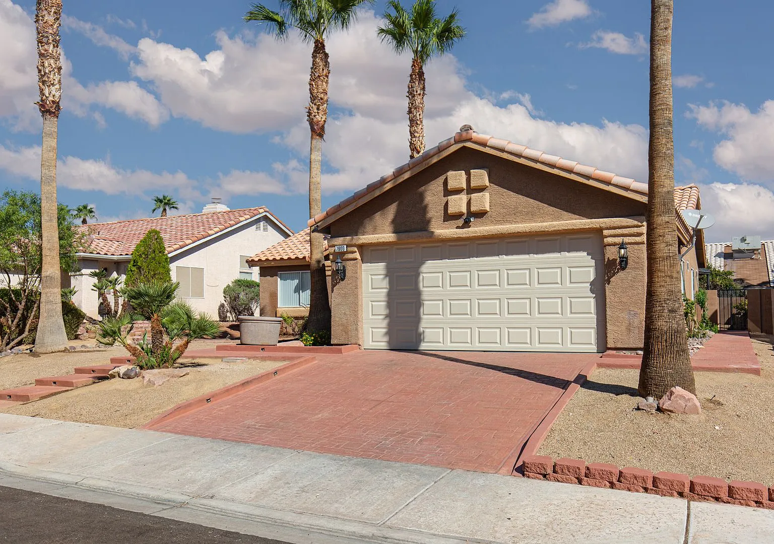 NW single story with four bedrooms and large backyard — Photo 3