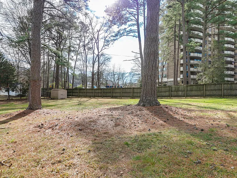 6817 Montauk Dr — Photo 21