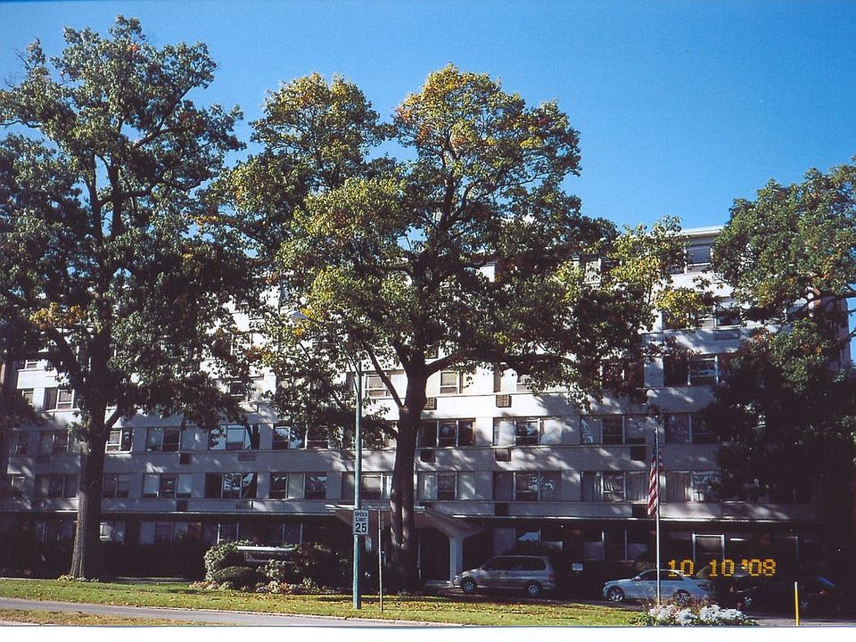 10 Hammond Pond Parkway