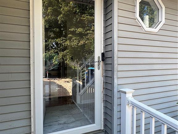 3rd image of 896 Briarstone Rd
