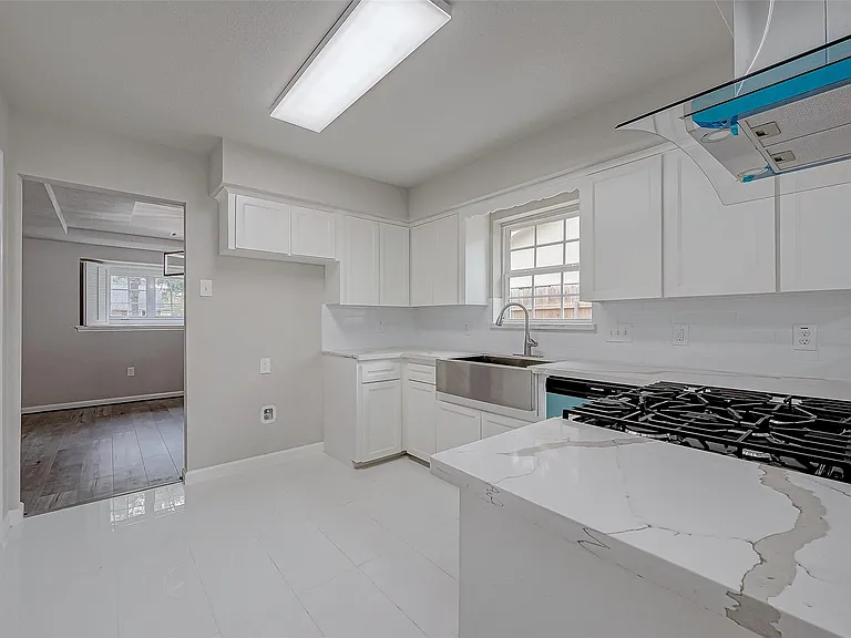 5622 Valkeith Dr — Photo 16