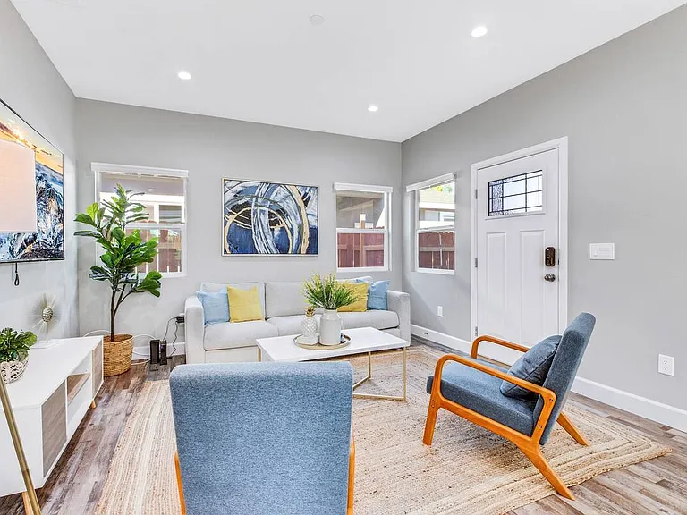 14415 Pontlavoy Ave — Photo 22