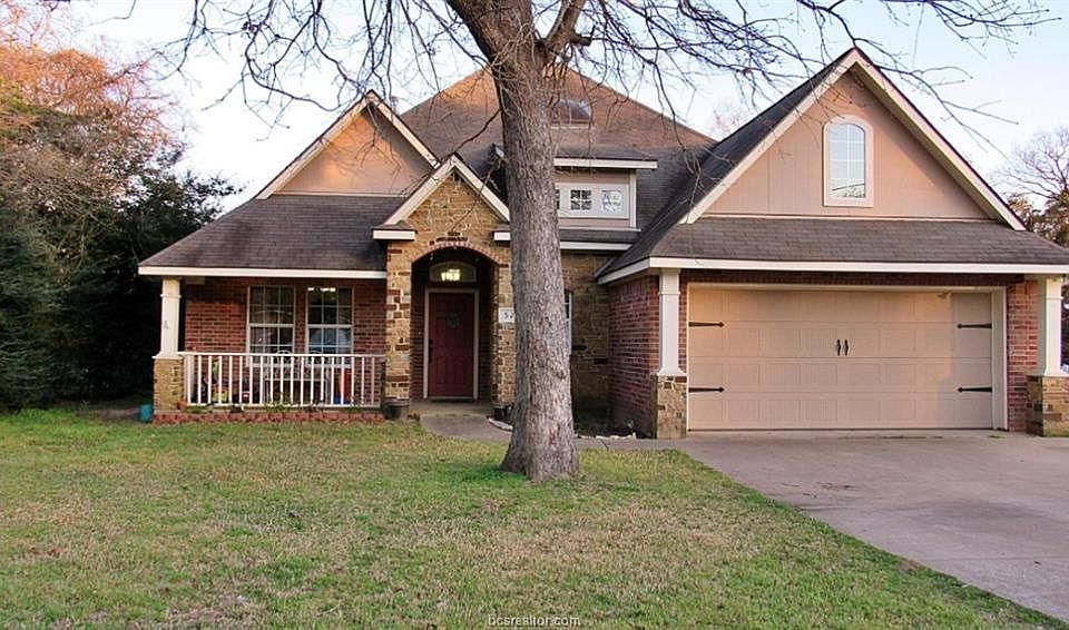 1st image of 52 Fairway Dr