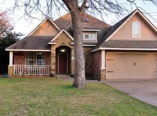 52 Fairway Dr, Hilltop Lakes, TX 77871