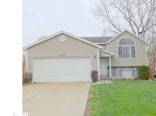 3313 Cooley Dr, Lansing, MI 48911