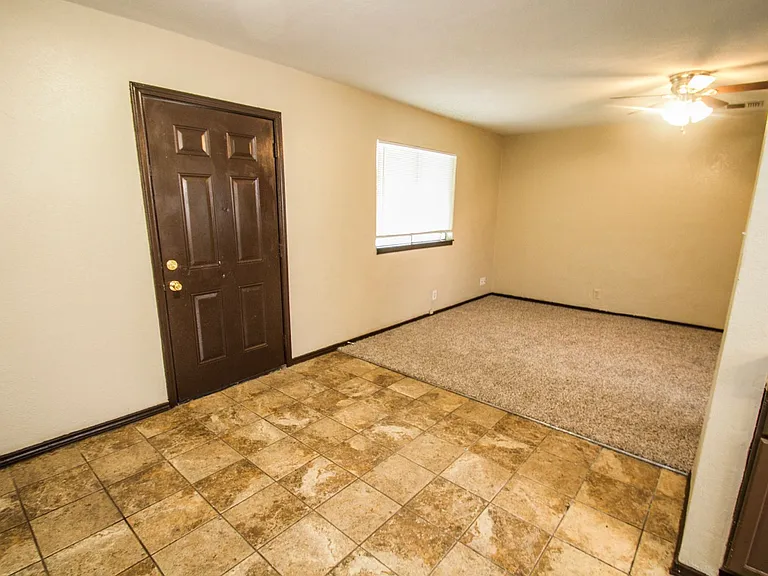 511 Jamaica Dr — Photo 3