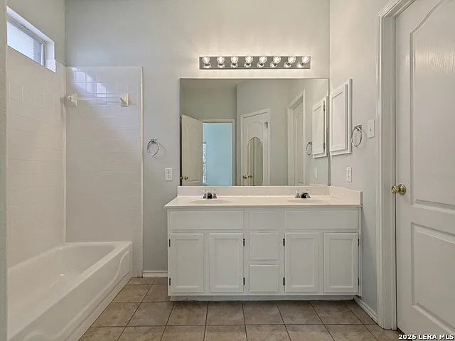 3422 Crimson Stable — Photo 15