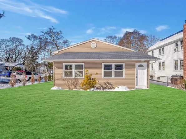 108 Adirondack Drive, Selden, NY 11784