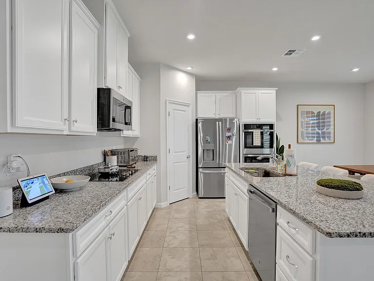 12749 SW Orvieto Way — Photo 8