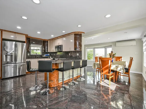 164-23 75th Road image 5 of 18