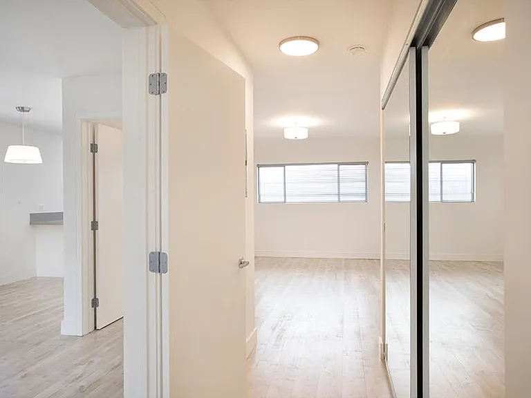377 W Lexington Dr #8 — Photo 9