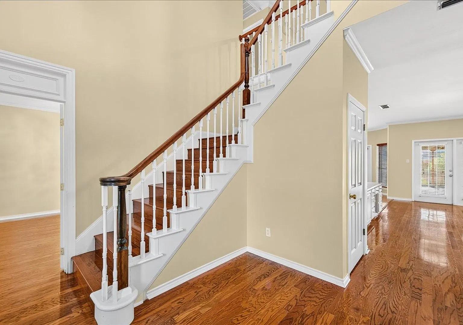 7022 Dunsford Dr - 3/Bed 2.5/Bath - $3,195/month — Photo 4