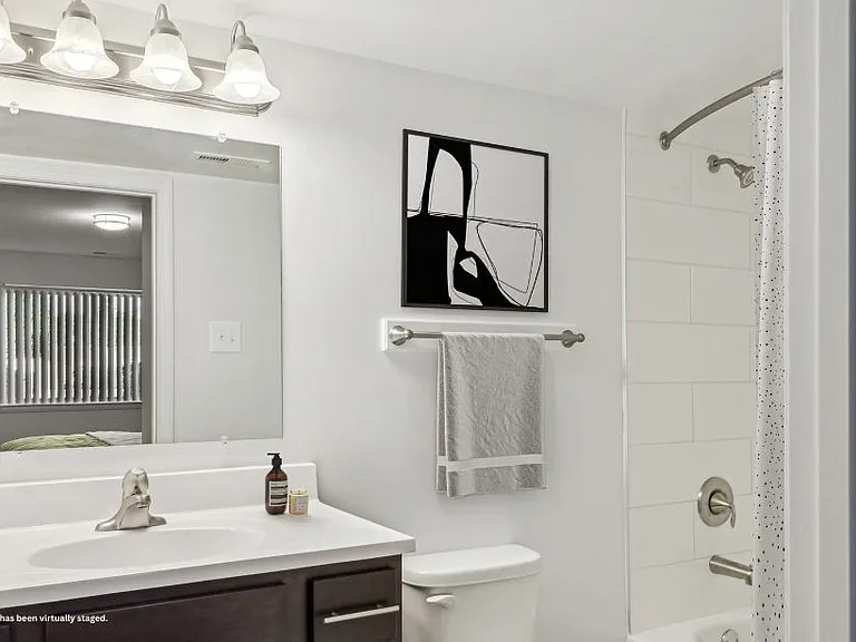 Rolling Park Apartments — Photo 12