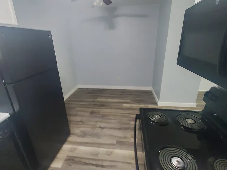 1734 La Crescent St #37 — Photo 9