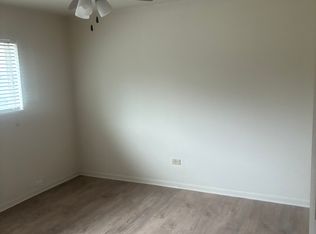30 Briar St APT 1B, Glen Ellyn, IL 60137
