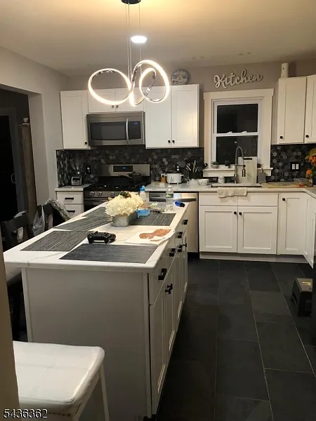 3 bed, 3.0 bath, $3,000 — Photo 2