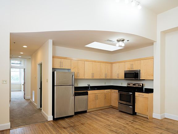 3rd image of 115 W Broad St APT 201