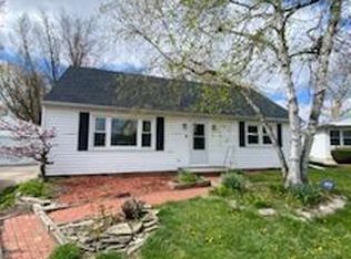 1330 N Briarfield Dr, Lansing, MI 48910