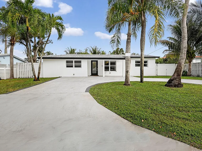 4540 SW 28th Ter — Photo 2