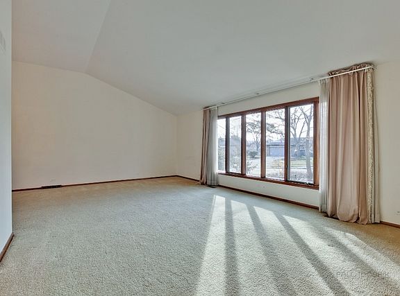 4th image of 1315 Carol Ln
